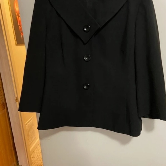 Women's Clothing - Picture 11 of 16